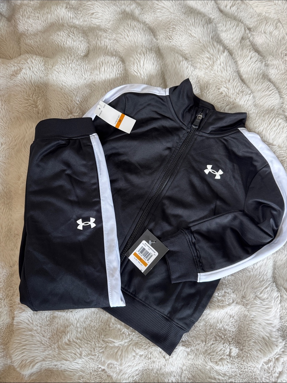 Under Armour Black & White Athletic Track Set 3T